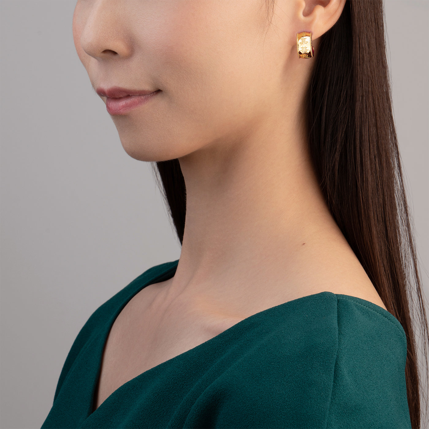 Zhen Shan Ren Wondrous Words Earrings Small hoops in Gold Model Image | Shen Yun Shop